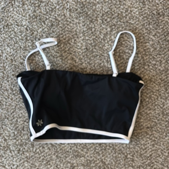 Chic Black and White Alo Inspired Crop Top - Picture 2 of 5